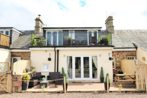 Berwick Upon Tweed - Norham - 15 Minutes From Beach - Dog Friendly - 3 Bedrooms 2 Bathrooms Cottage - Large Balcony - Private Garden - Off Street Parking - Quiet Rural Location - Fast Wifi